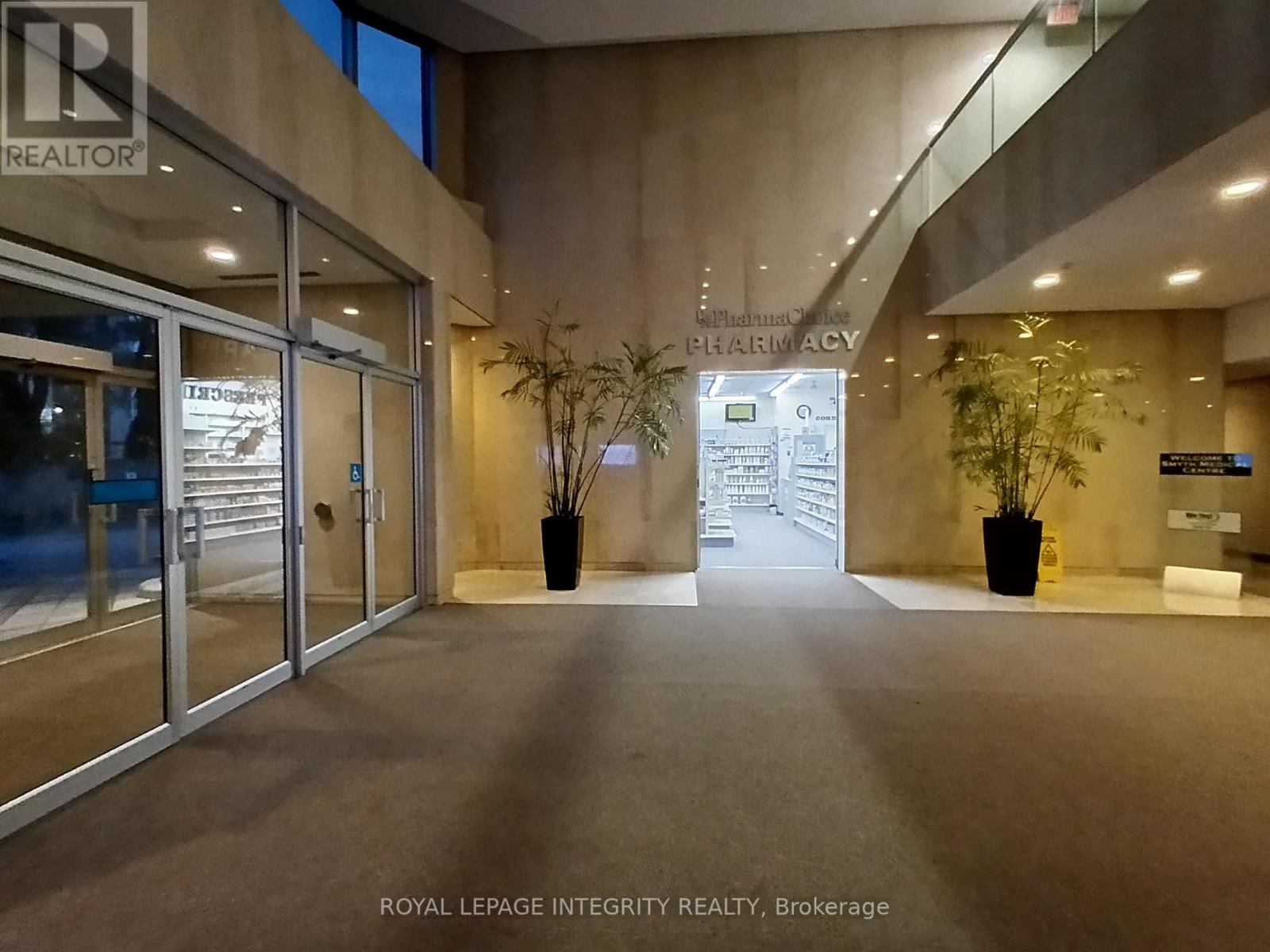 204 - 1929 RUSSELL ROAD Image 17