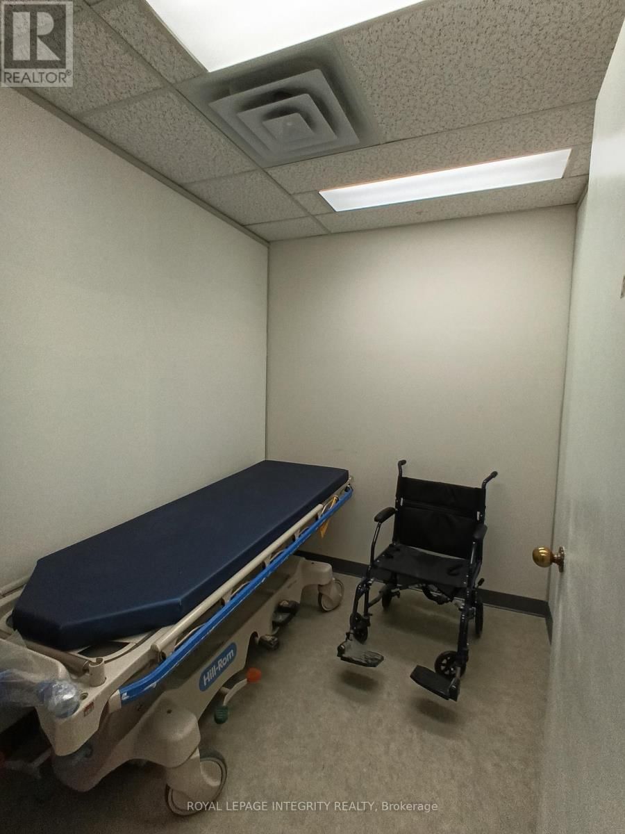 204 - 1929 RUSSELL ROAD Image 22