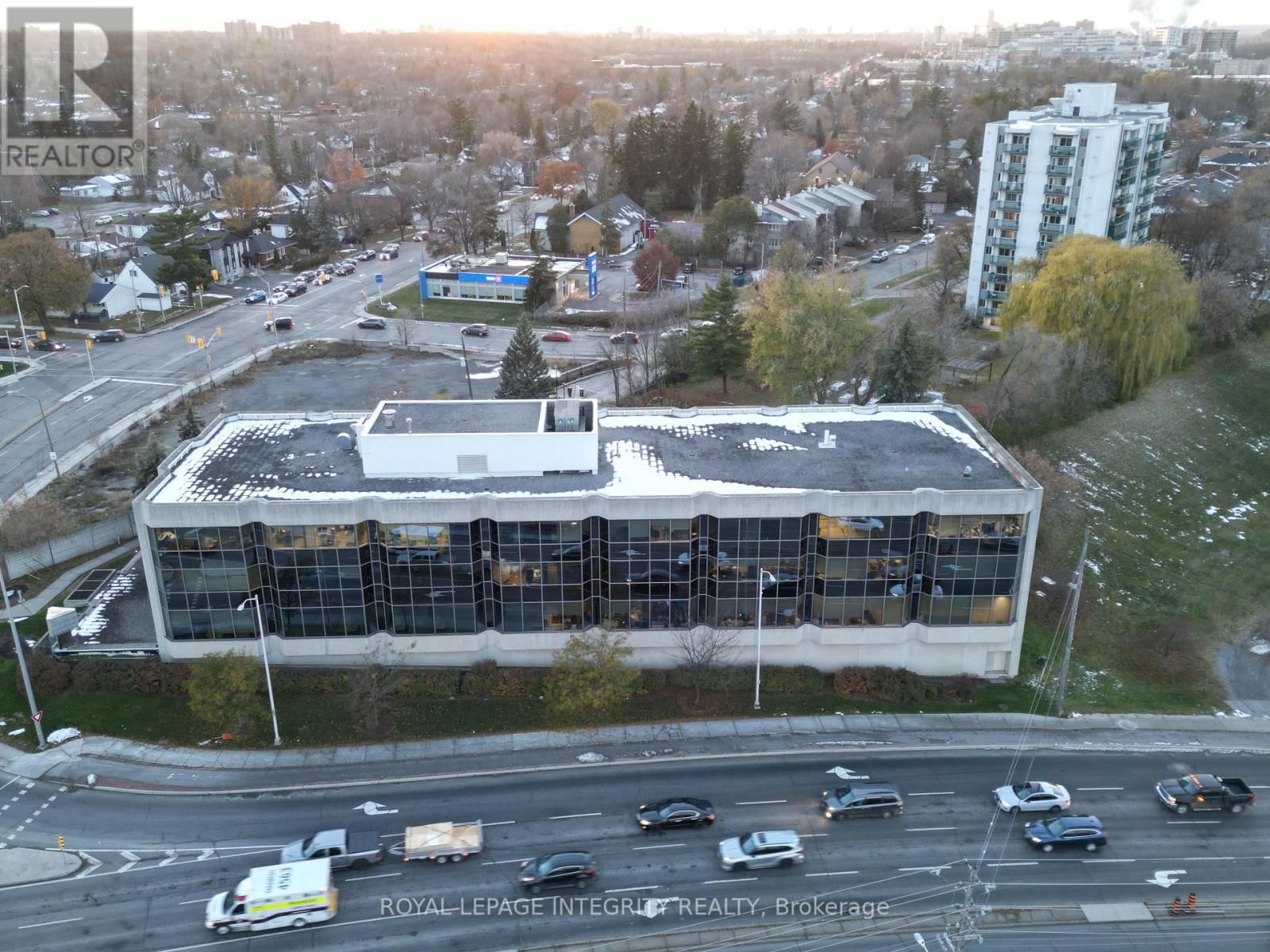 204 - 1929 RUSSELL ROAD Image 27