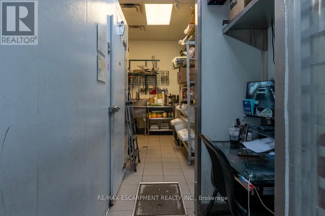 3 - 300 FOURTH AVENUE Image 17