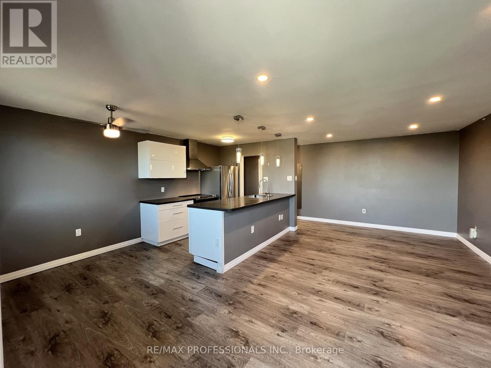 601 - 1102 JALNA BOULEVARD Image 15