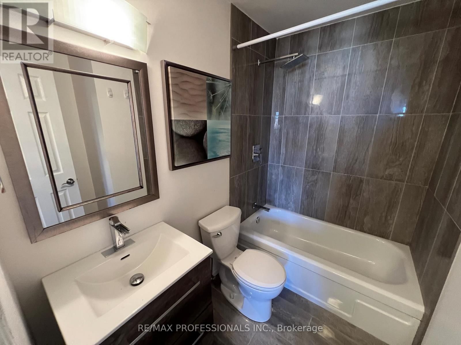 601 - 1102 JALNA BOULEVARD Image 22