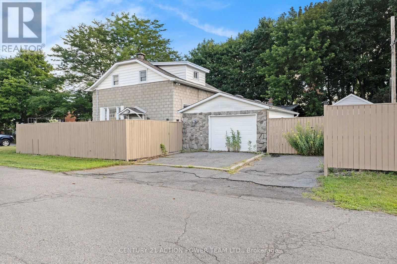 1318 BROOKLINE AVENUE Image 29