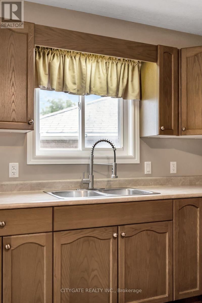 43 FOLLWELL CRESCENT Image 14