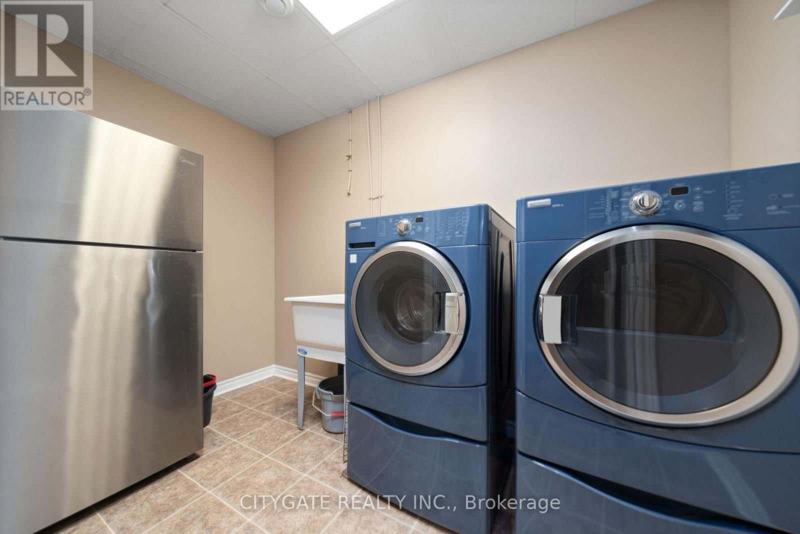 43 FOLLWELL CRESCENT Image 27