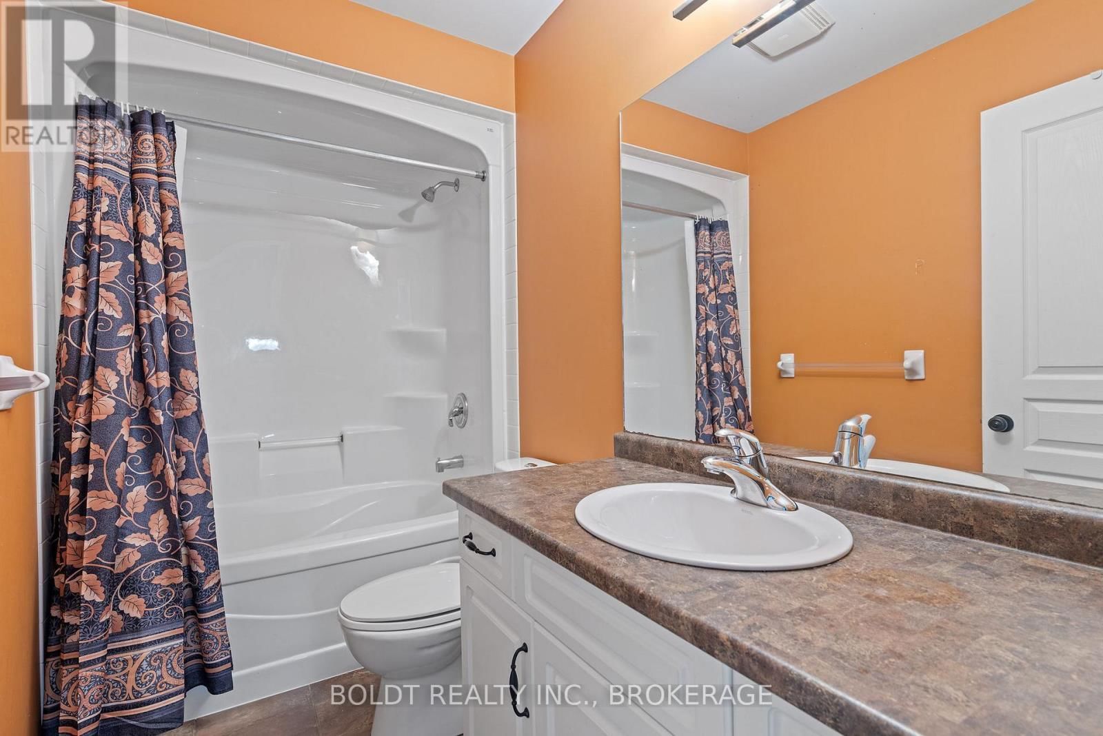 34 FITZGERALD STREET EAST Image 25