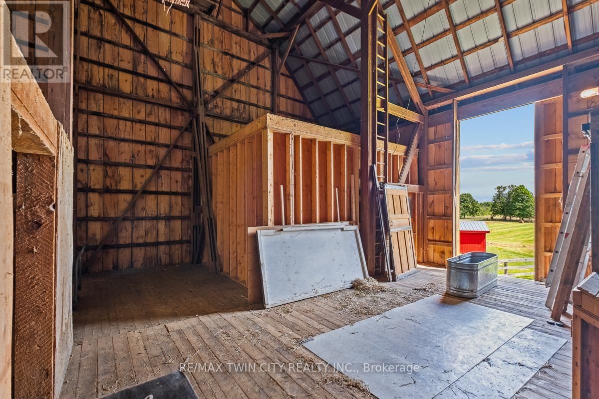 1532 6TH CONCESSION ROAD WEST Image 11