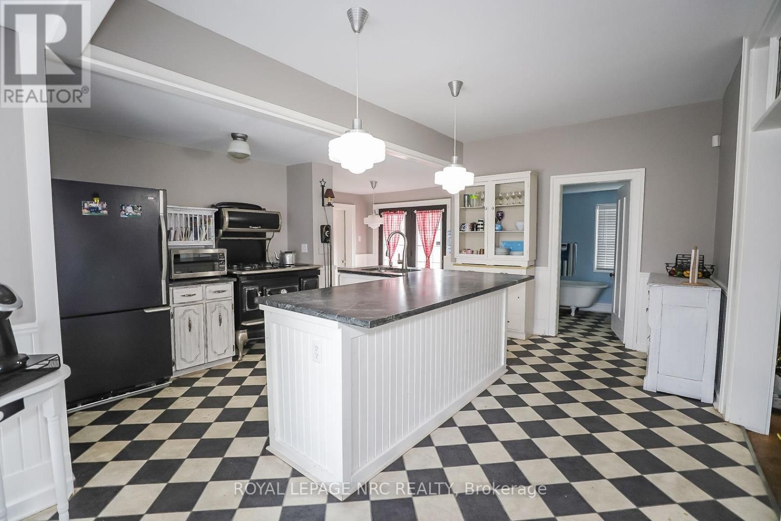 264 RIDGE ROAD NORTH Image 16