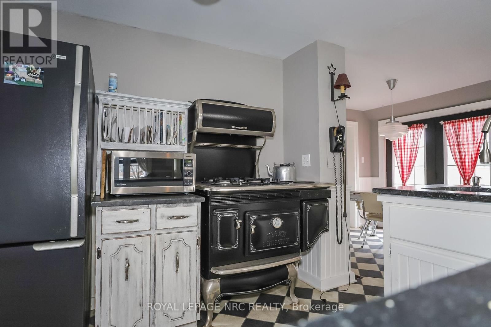 264 RIDGE ROAD NORTH Image 17