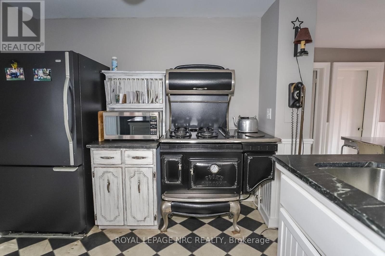 264 RIDGE ROAD NORTH Image 18