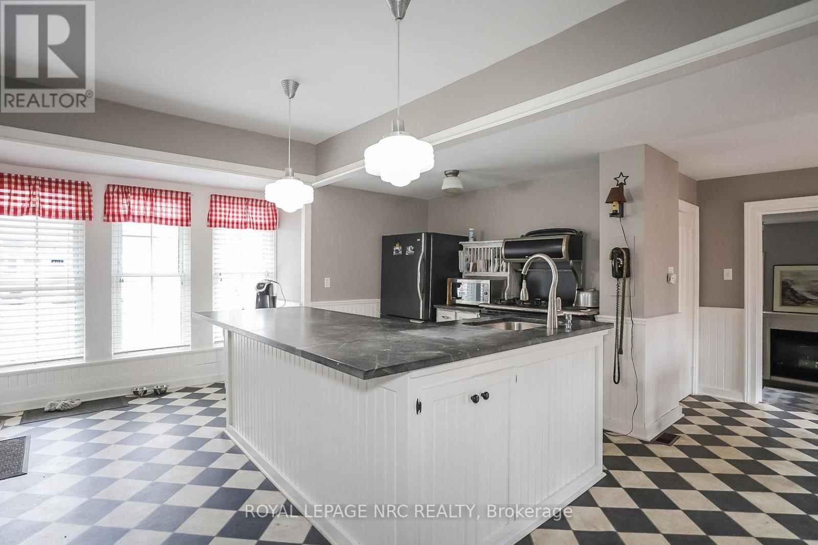 264 RIDGE ROAD NORTH Image 19