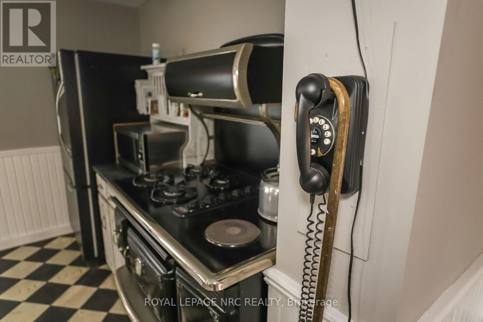 264 RIDGE ROAD NORTH Image 21