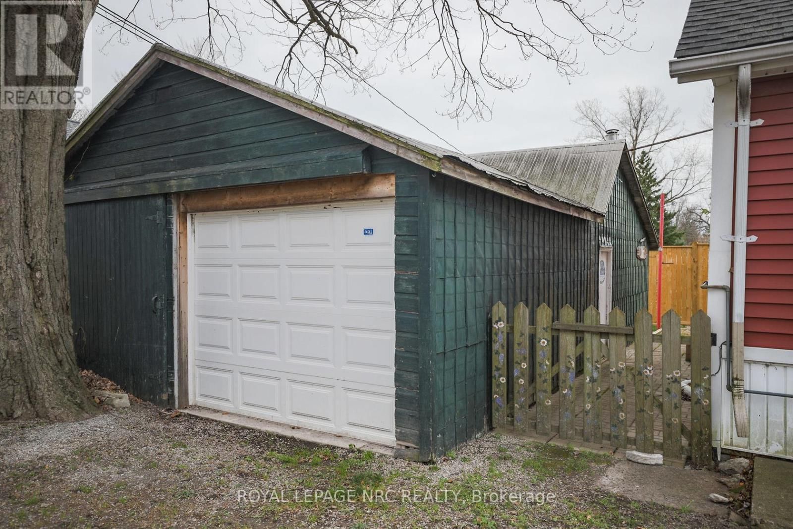 264 RIDGE ROAD NORTH Image 40