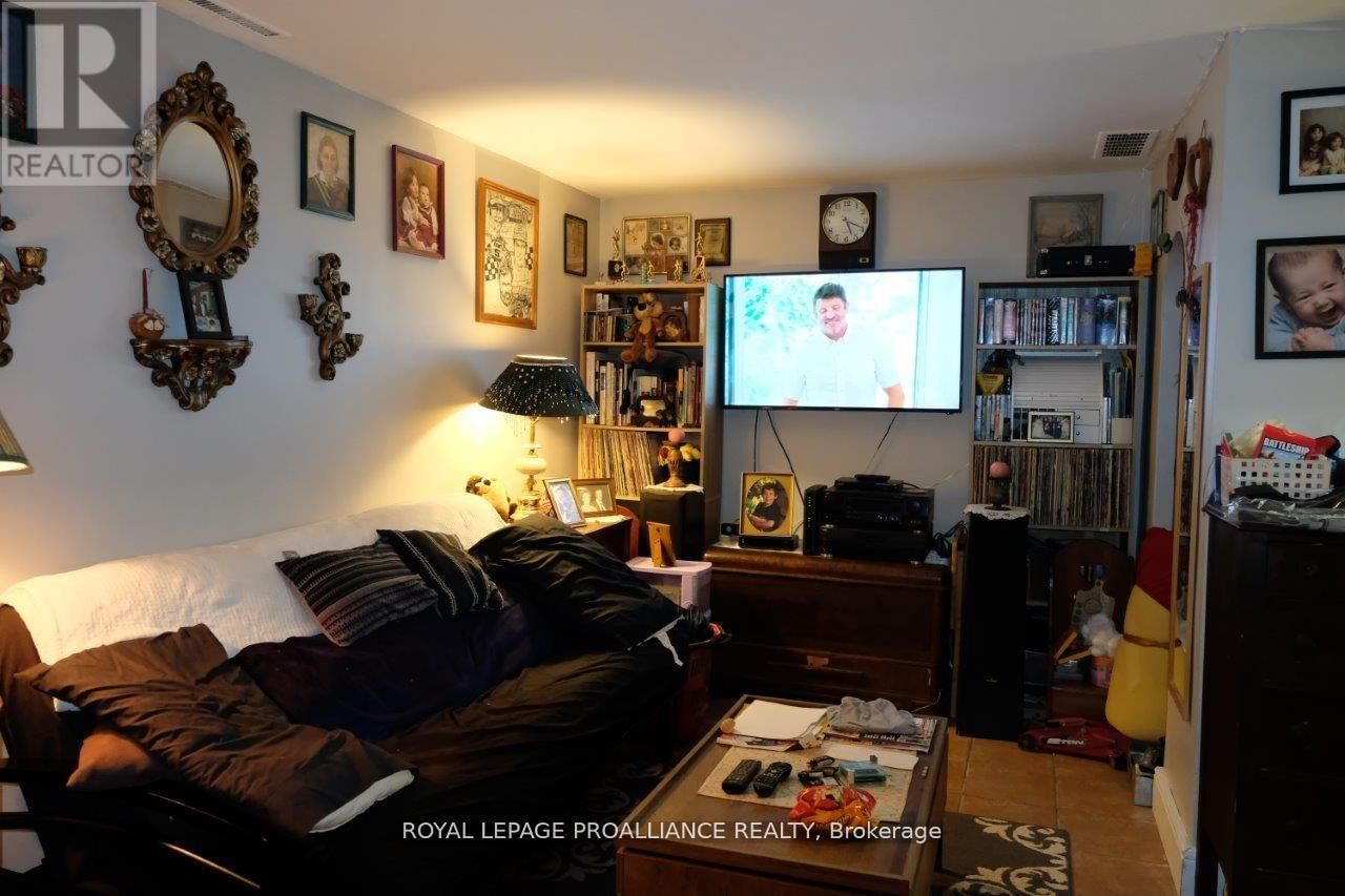 527 FRONT STREET Image 24