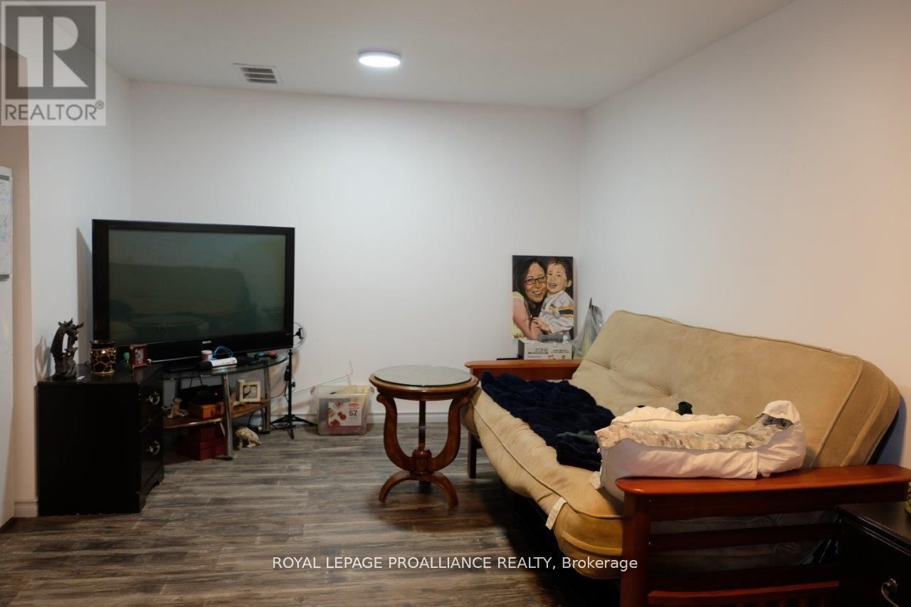 527 FRONT STREET Image 31