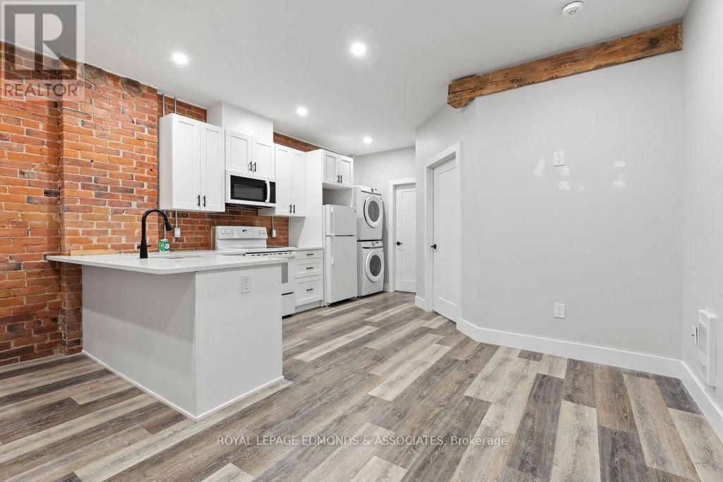 201 PEMBROKE STREET WEST Image 17