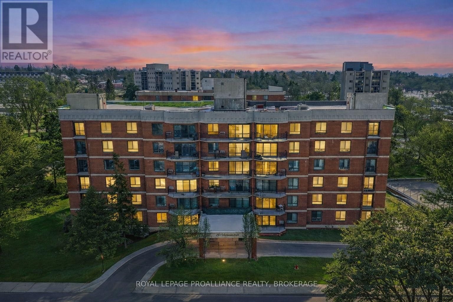 510 - 66 GREENVIEW DRIVE Image 1