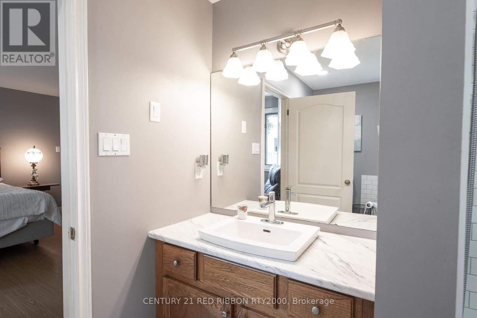 51 QUEEN STREET Image 20