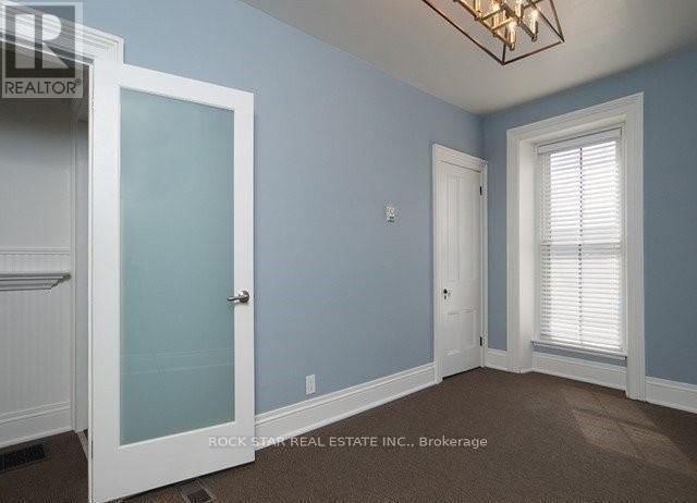 111 AINSLIE STREET NORTH Image 10