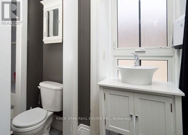 111 AINSLIE STREET NORTH Image 11