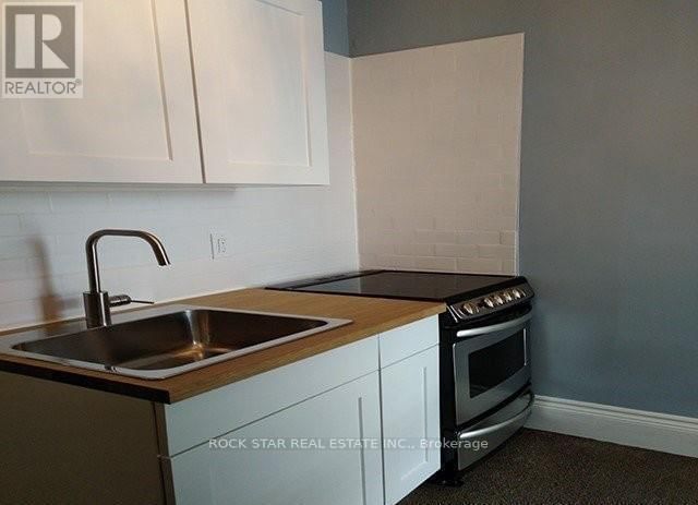 111 AINSLIE STREET NORTH Image 14