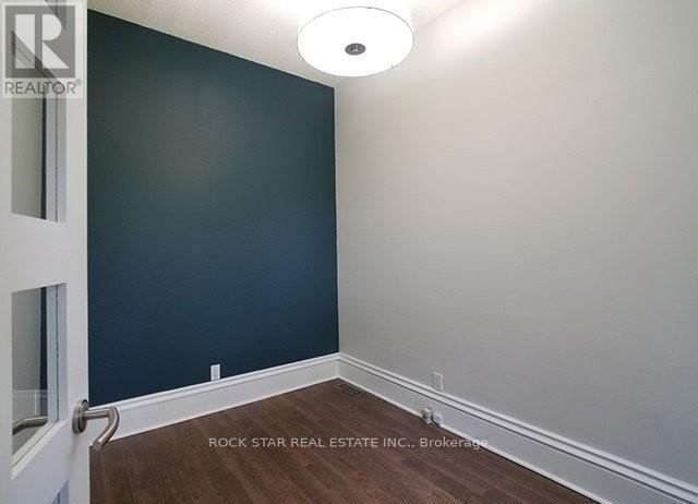 111 AINSLIE STREET NORTH Image 17