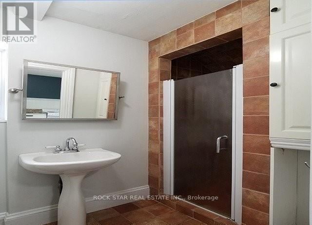 111 AINSLIE STREET NORTH Image 18