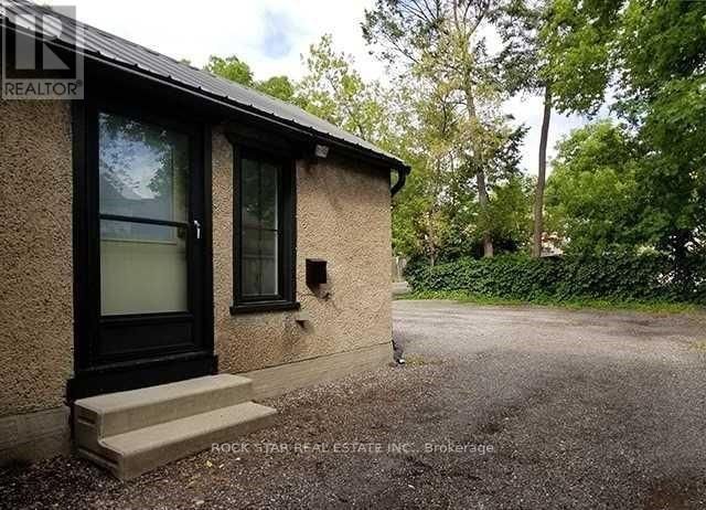 111 AINSLIE STREET NORTH Image 19