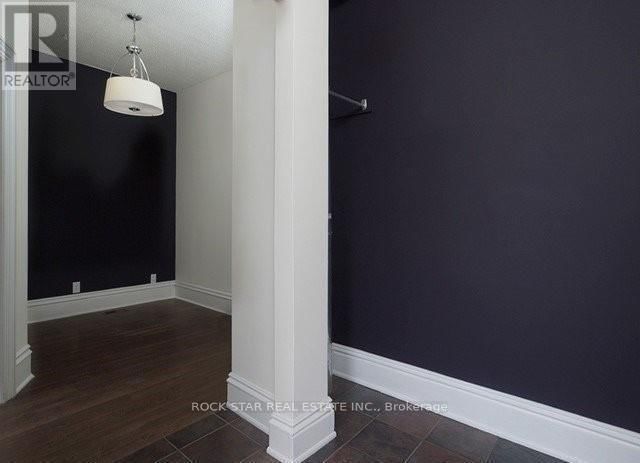 111 AINSLIE STREET NORTH Image 3