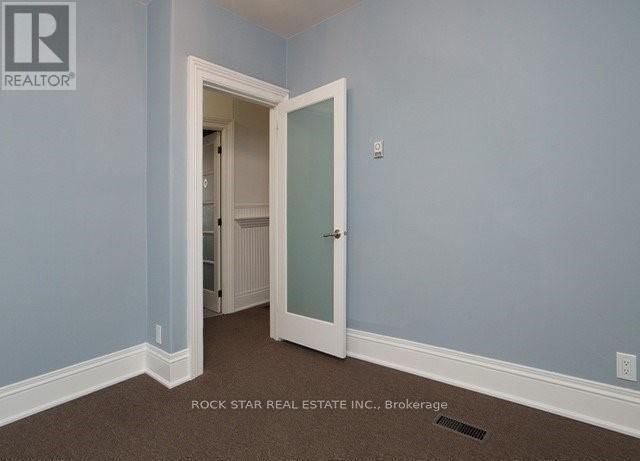 111 AINSLIE STREET NORTH Image 8