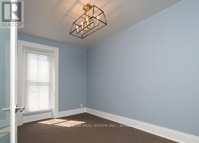 111 AINSLIE STREET NORTH Image 9