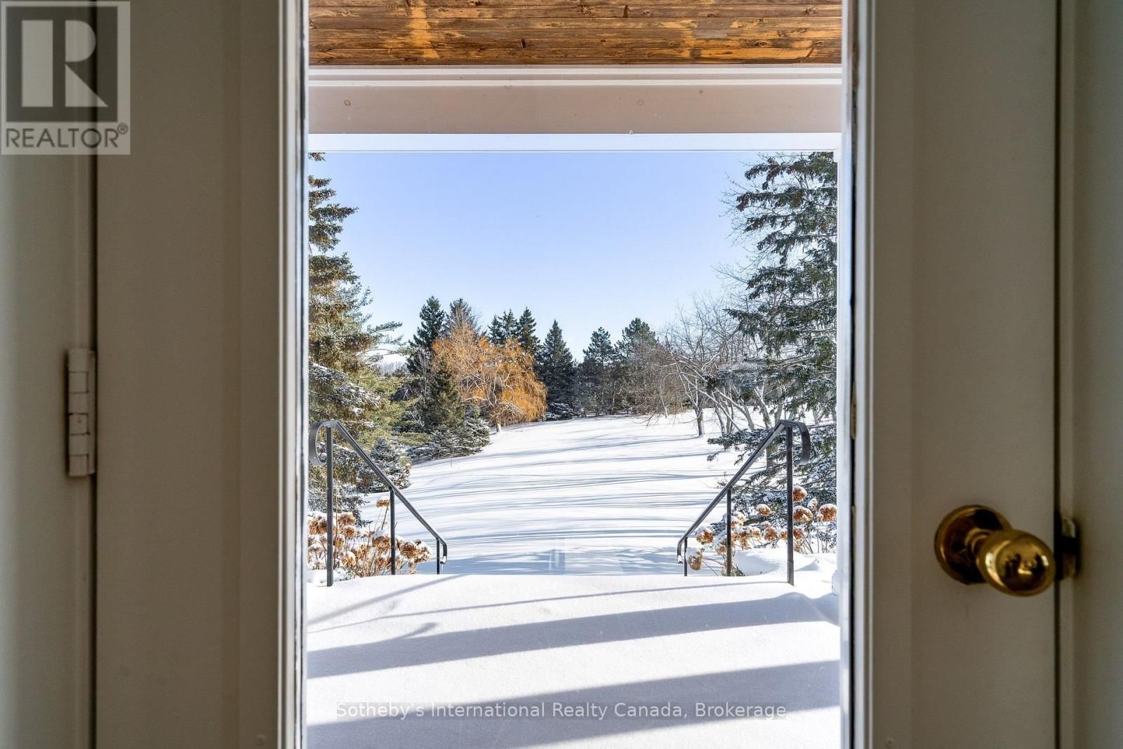 717218 1ST LINE EAST Image 12