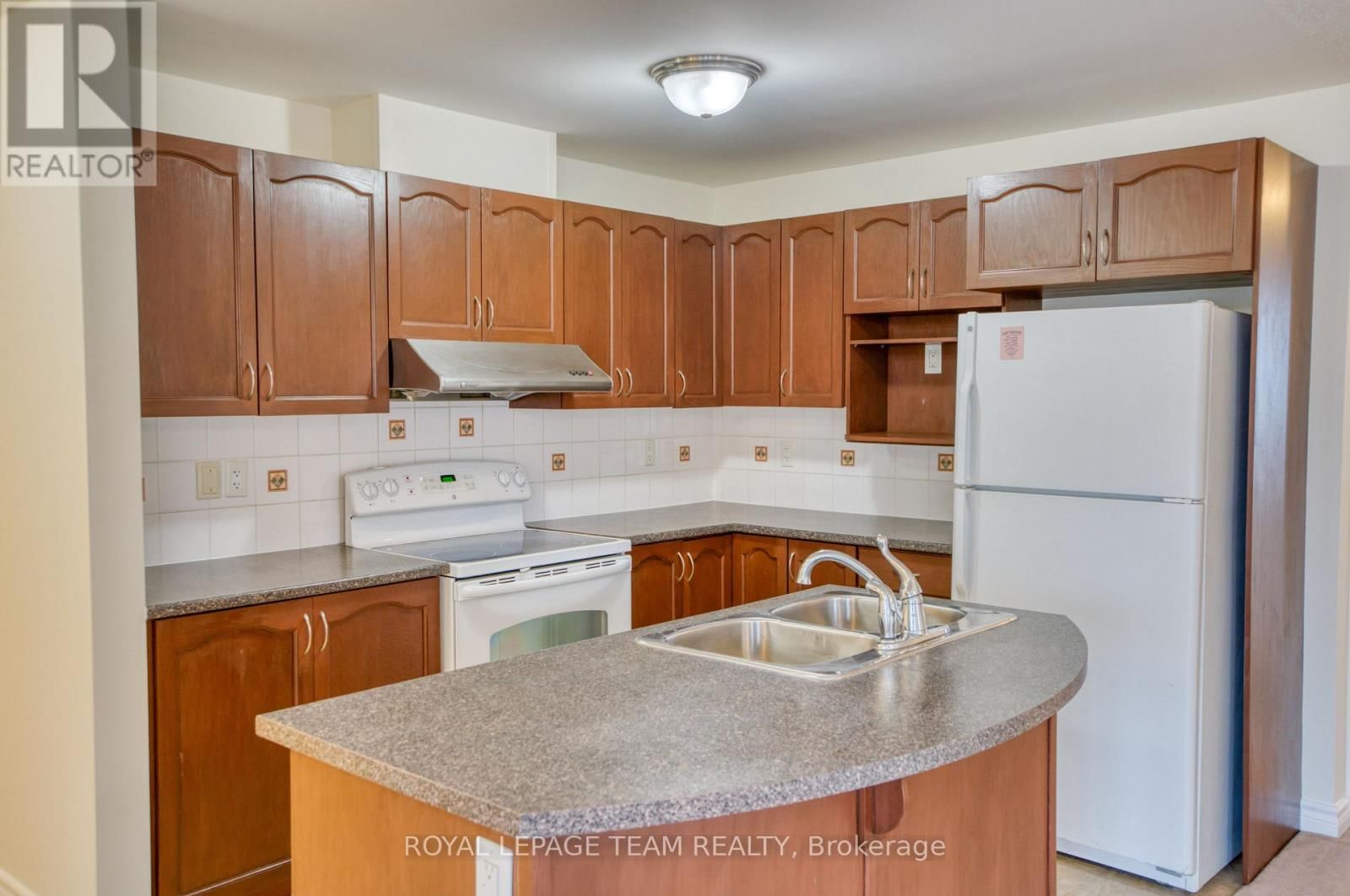 7 - 176 PASEO PRIVATE Image 6