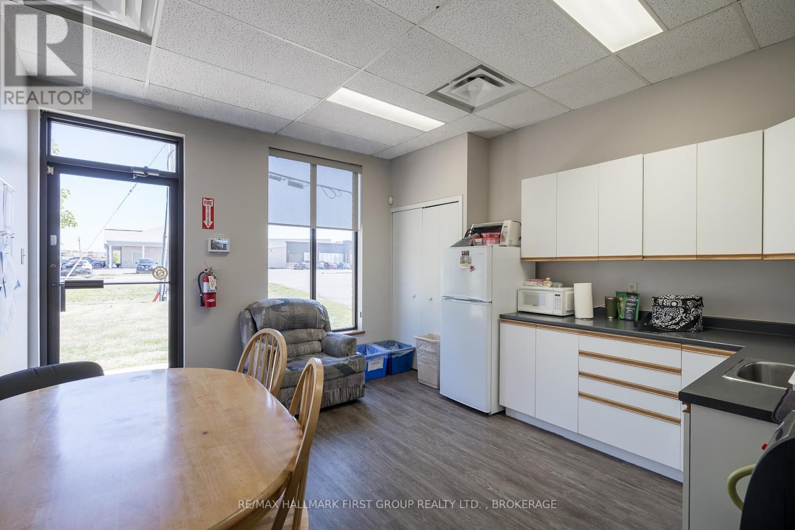 90 INDUSTRIAL BOULEVARD Image 36