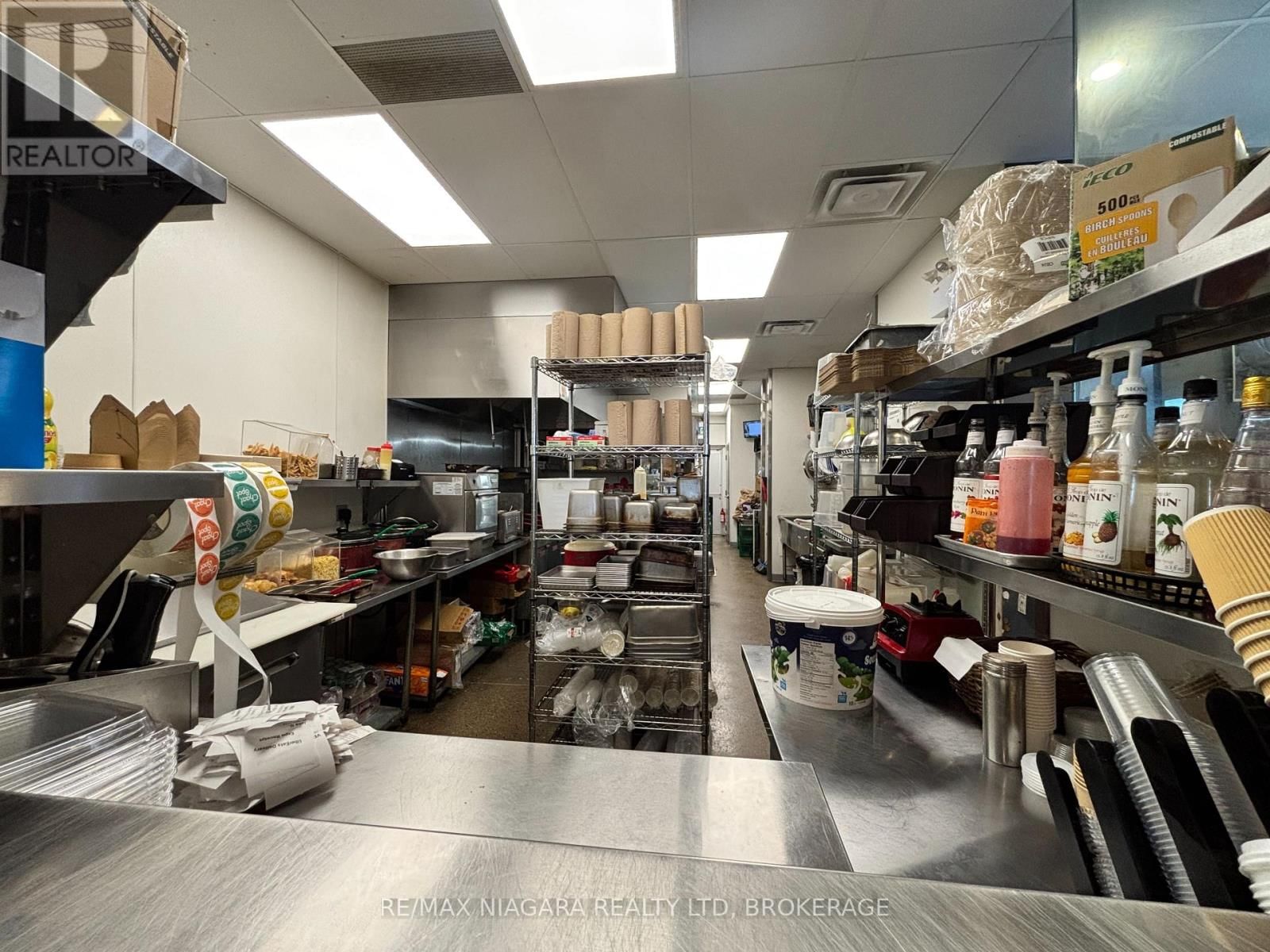 Unit #4 - 1356 SOUTH SERVICE ROAD SOUTH Image 13