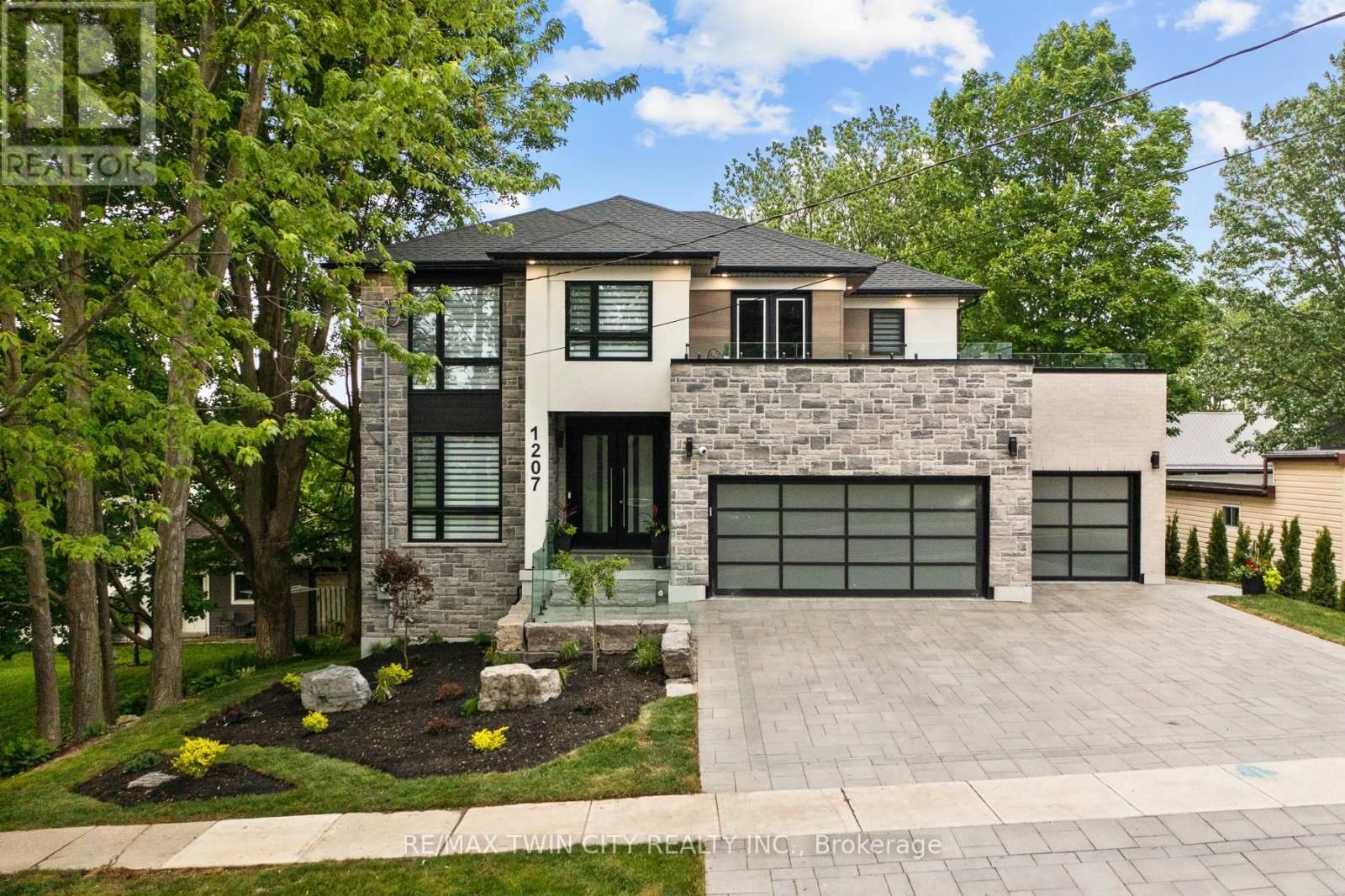 1207 QUEEN ST STREET NORTH Image 1