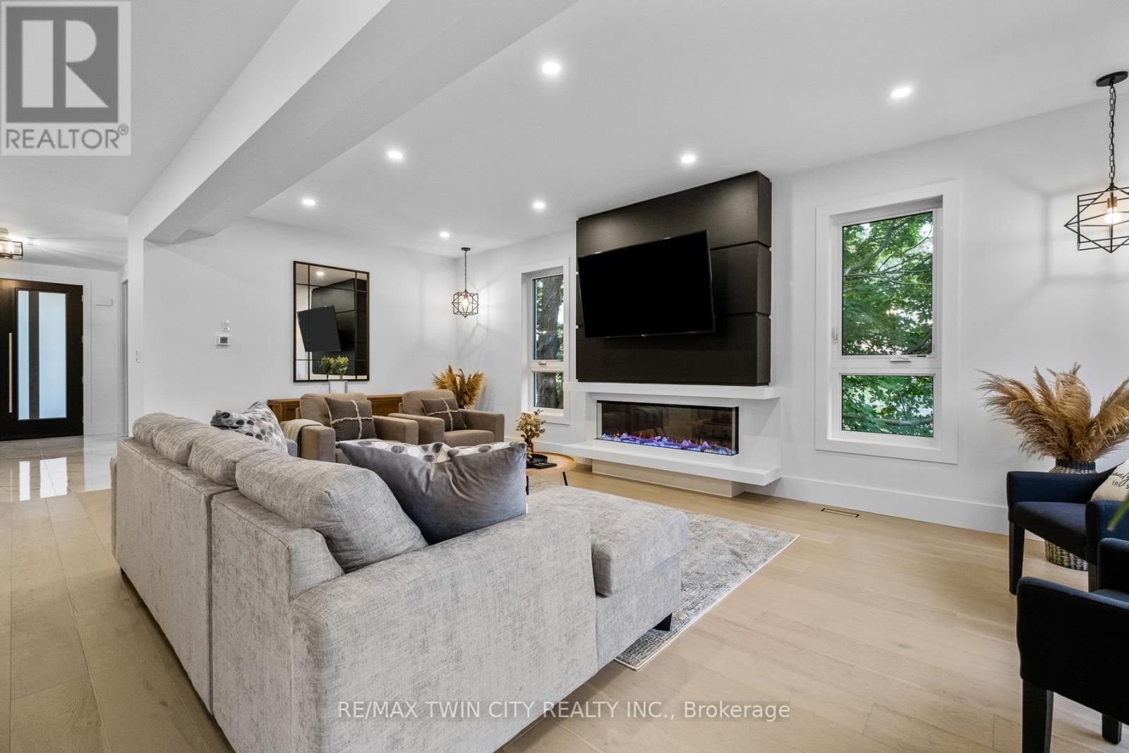 1207 QUEEN ST STREET NORTH Image 10