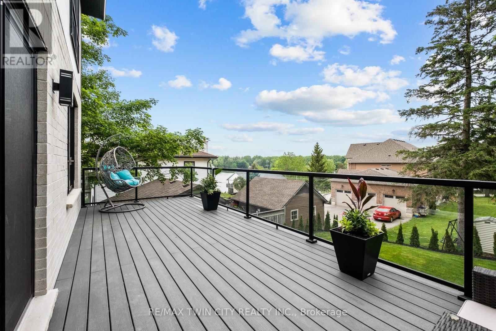 1207 QUEEN ST STREET NORTH Image 11