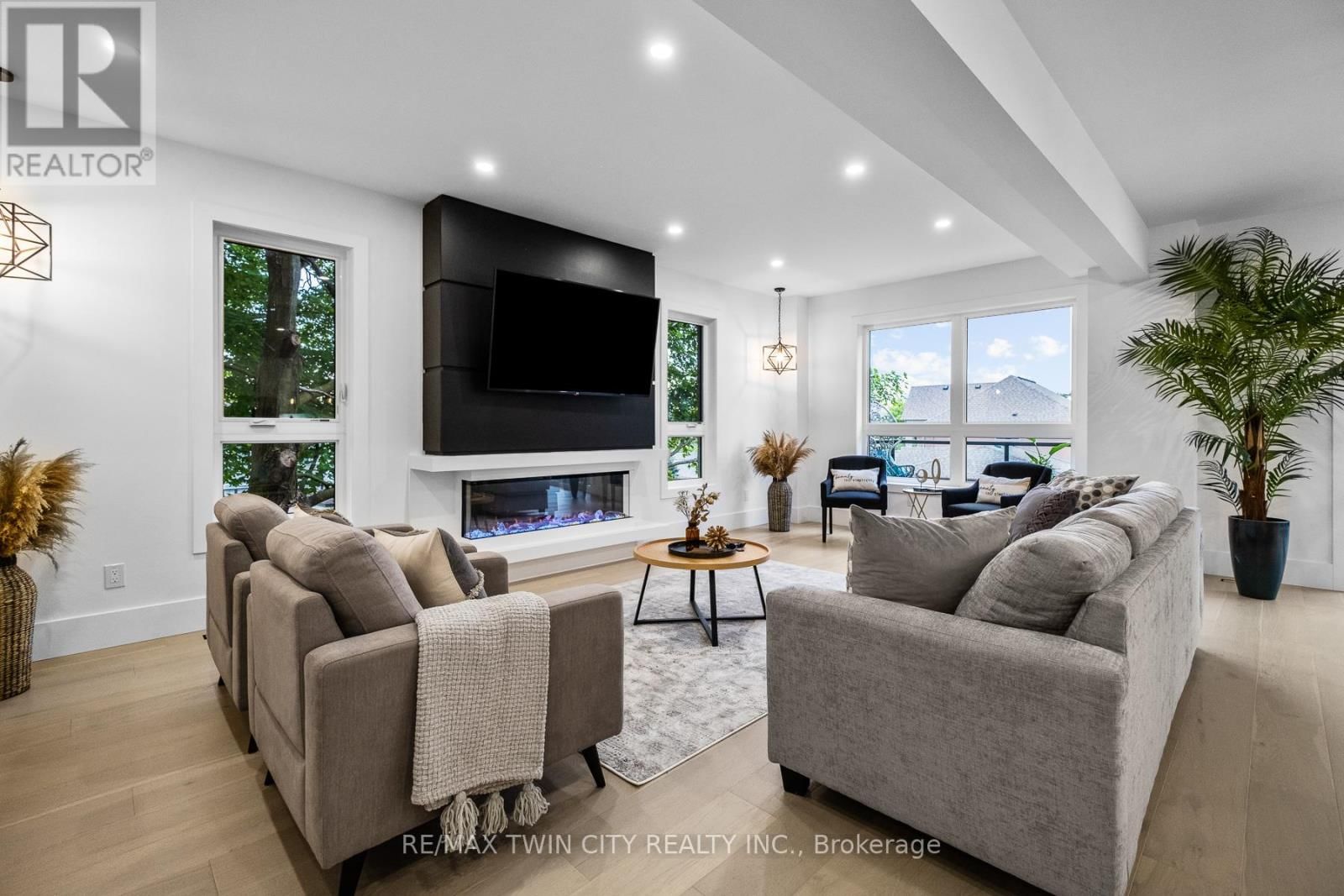 1207 QUEEN ST STREET NORTH Image 12