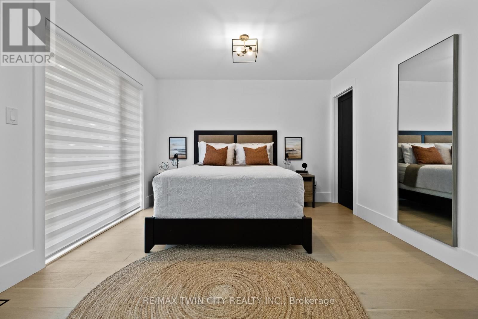 1207 QUEEN ST STREET NORTH Image 14