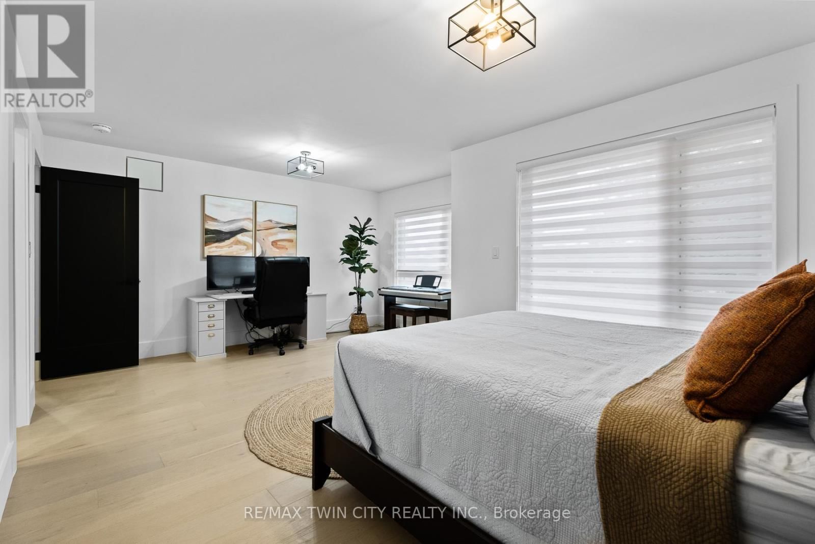 1207 QUEEN ST STREET NORTH Image 17