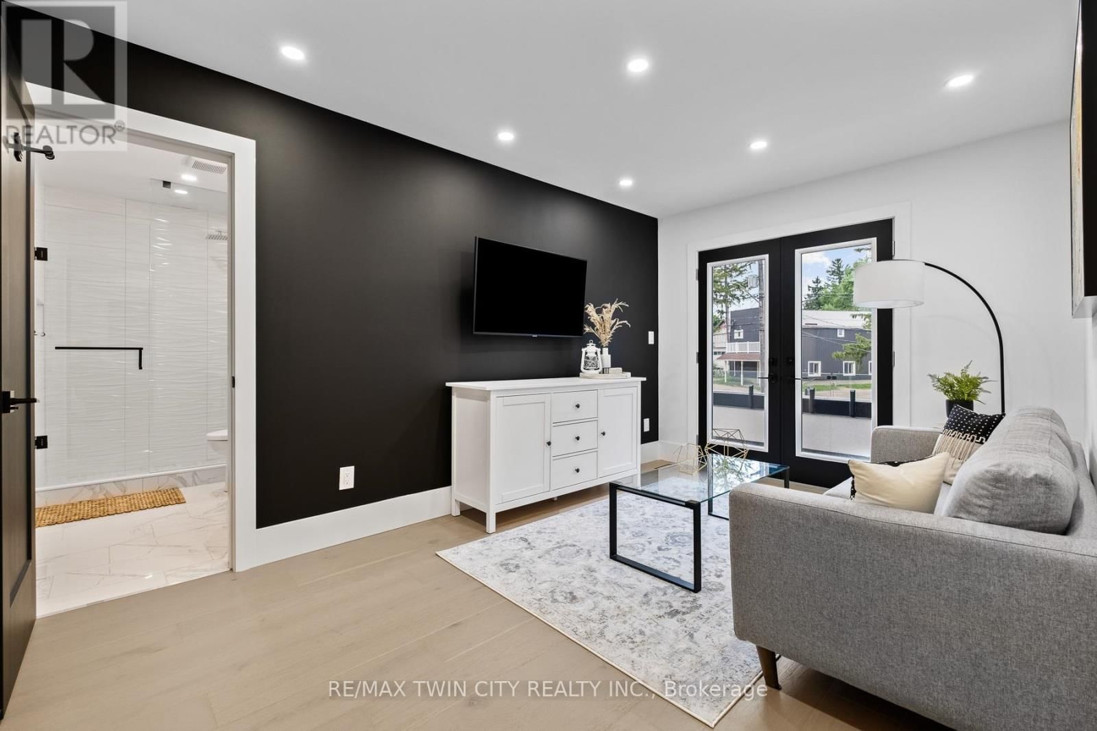 1207 QUEEN ST STREET NORTH Image 19