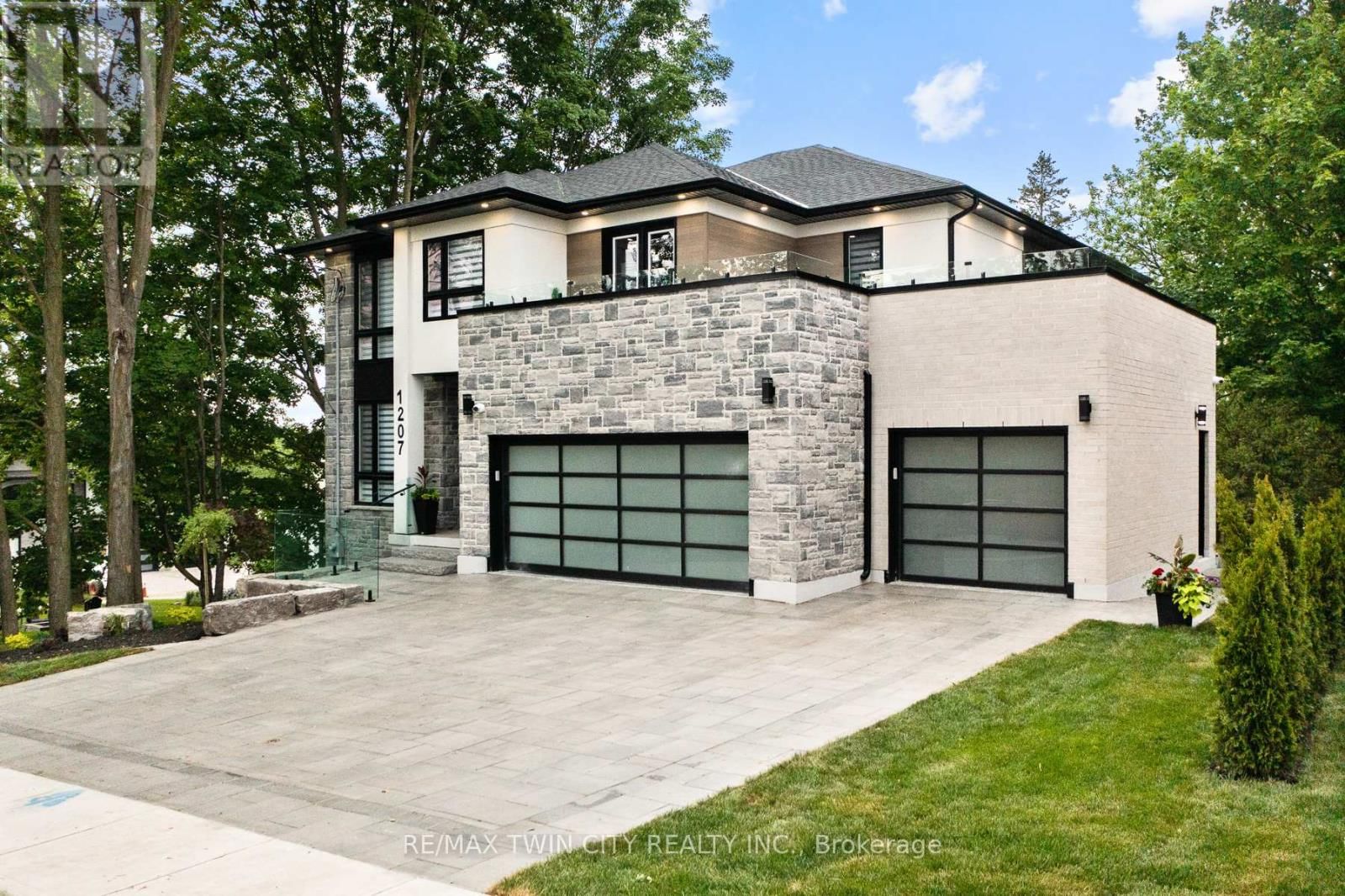 1207 QUEEN ST STREET NORTH Image 2