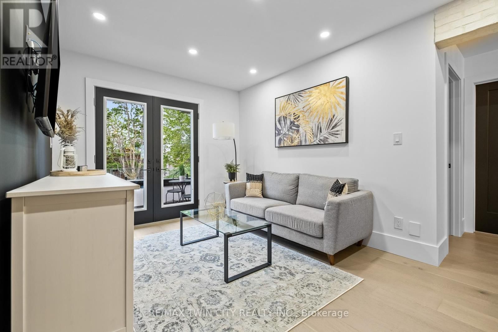 1207 QUEEN ST STREET NORTH Image 20