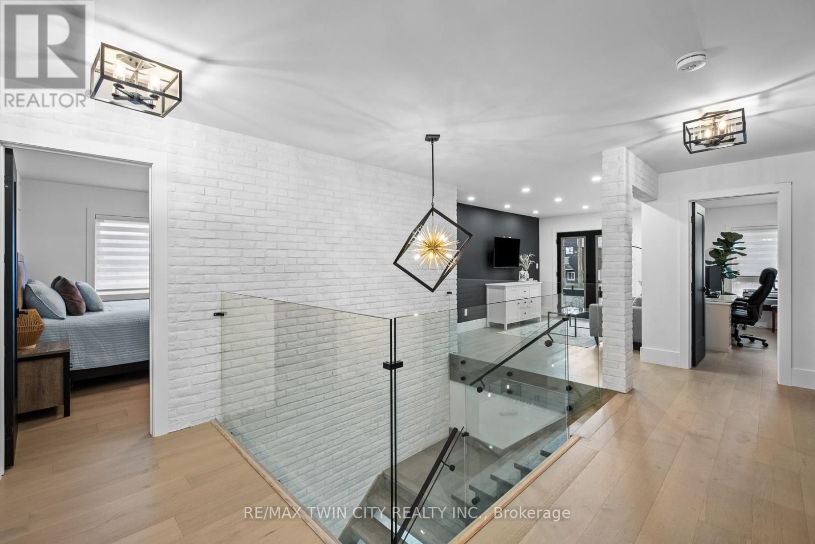 1207 QUEEN ST STREET NORTH Image 23