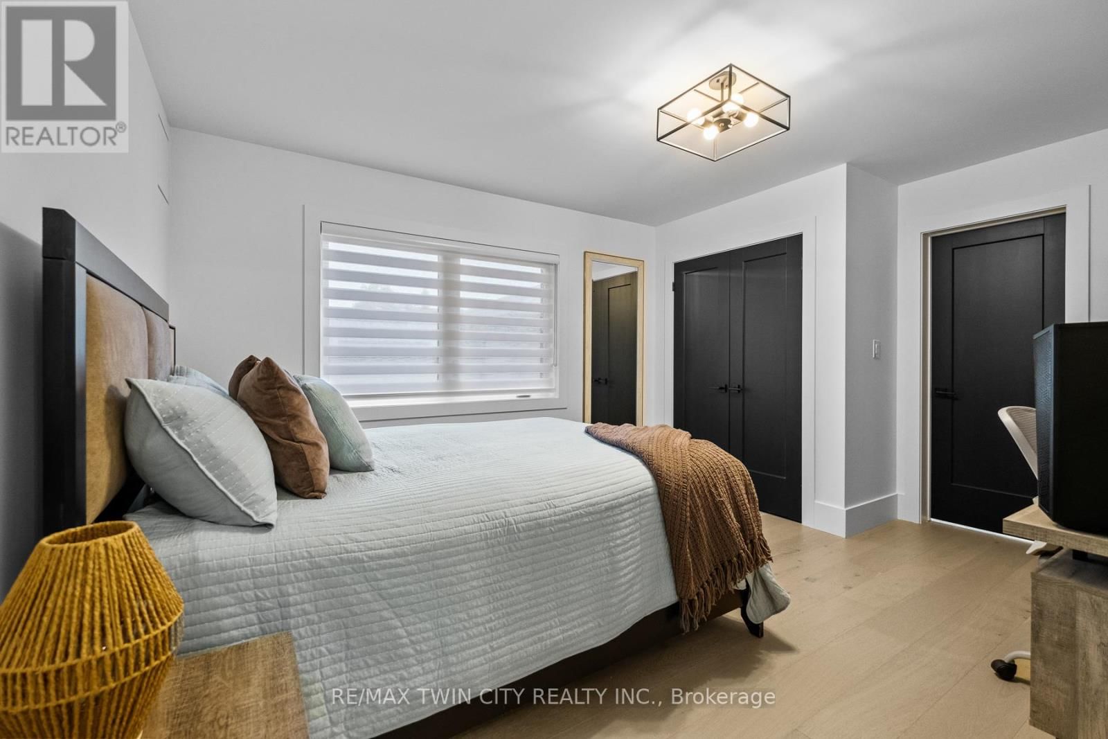 1207 QUEEN ST STREET NORTH Image 24