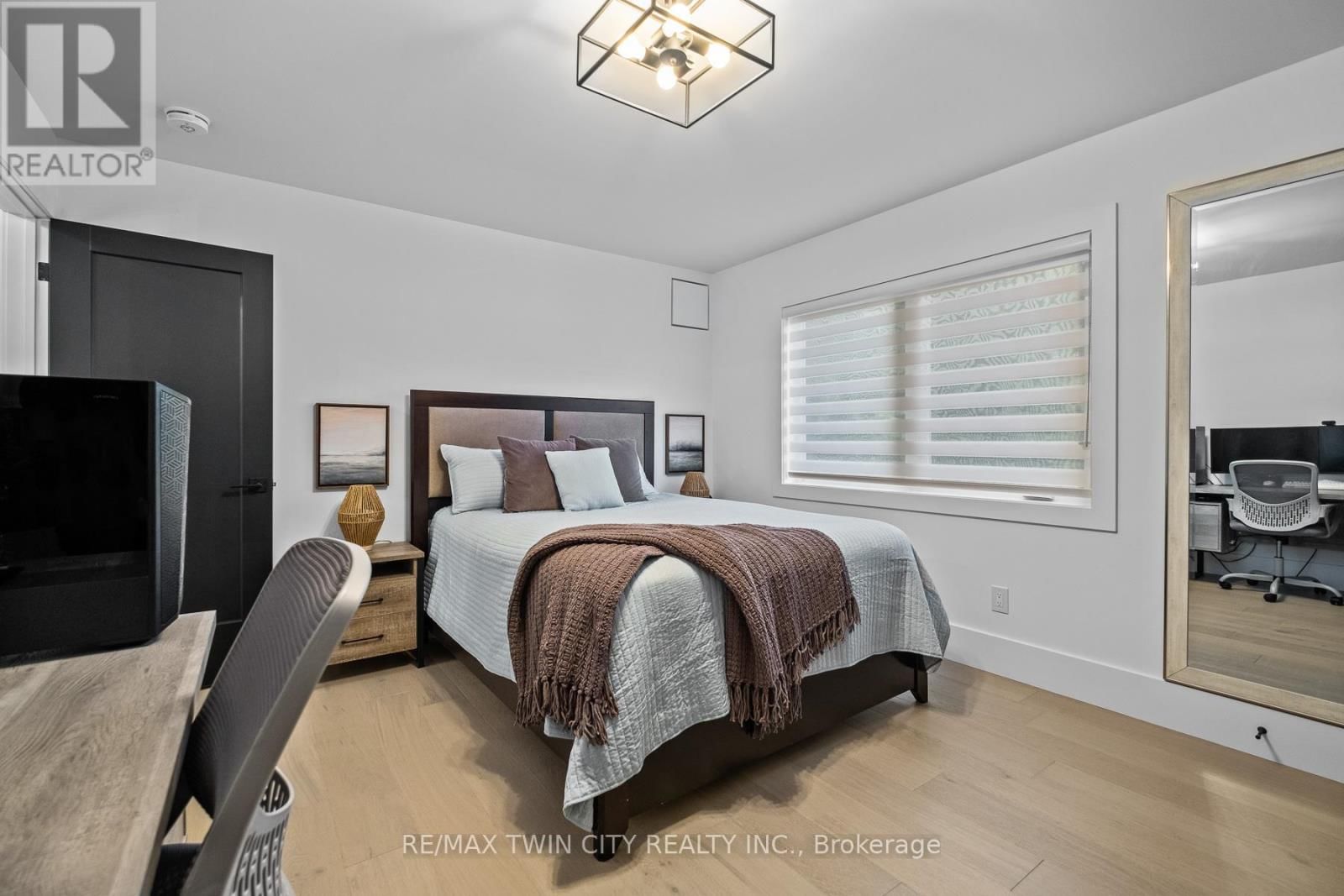 1207 QUEEN ST STREET NORTH Image 25