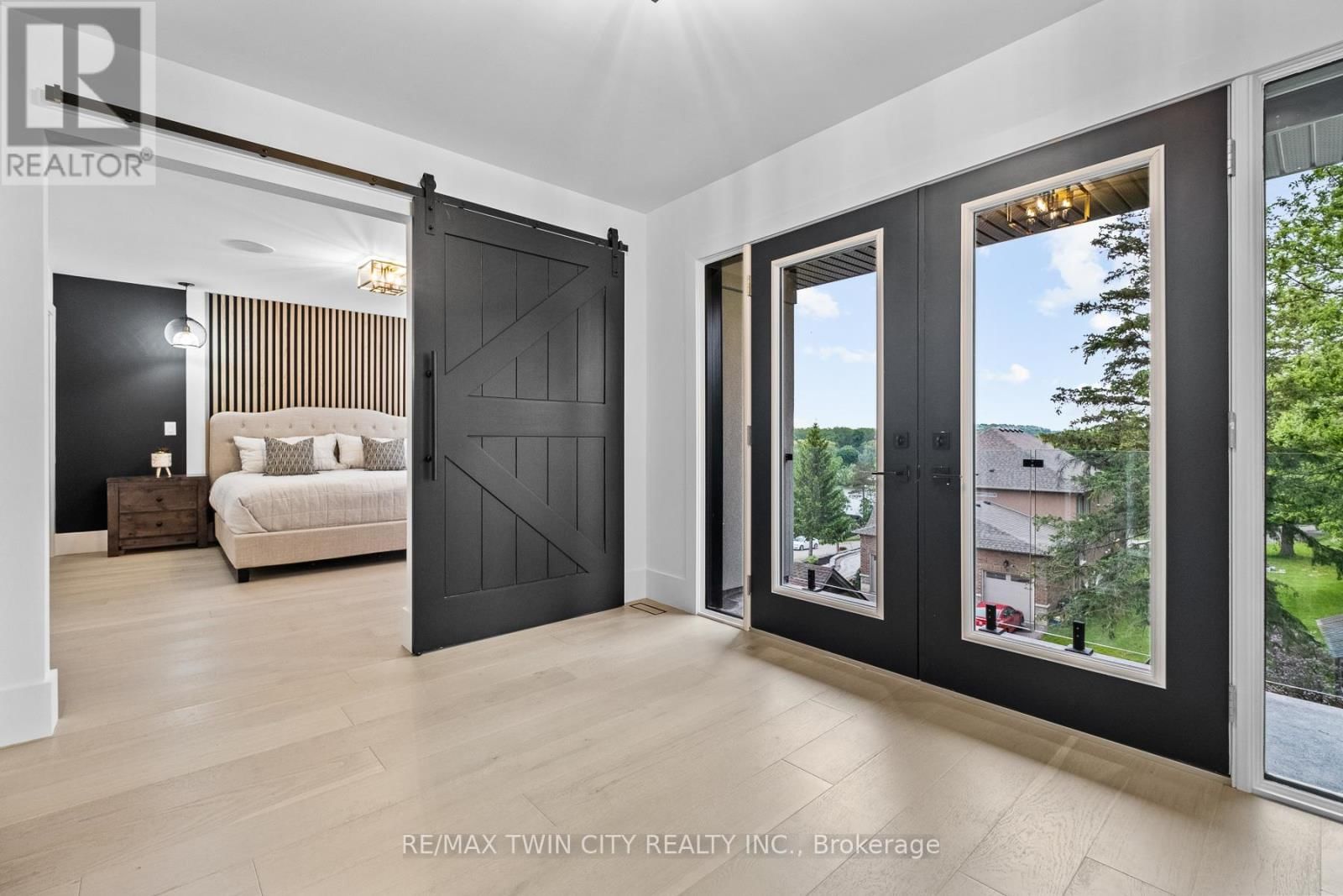 1207 QUEEN ST STREET NORTH Image 26