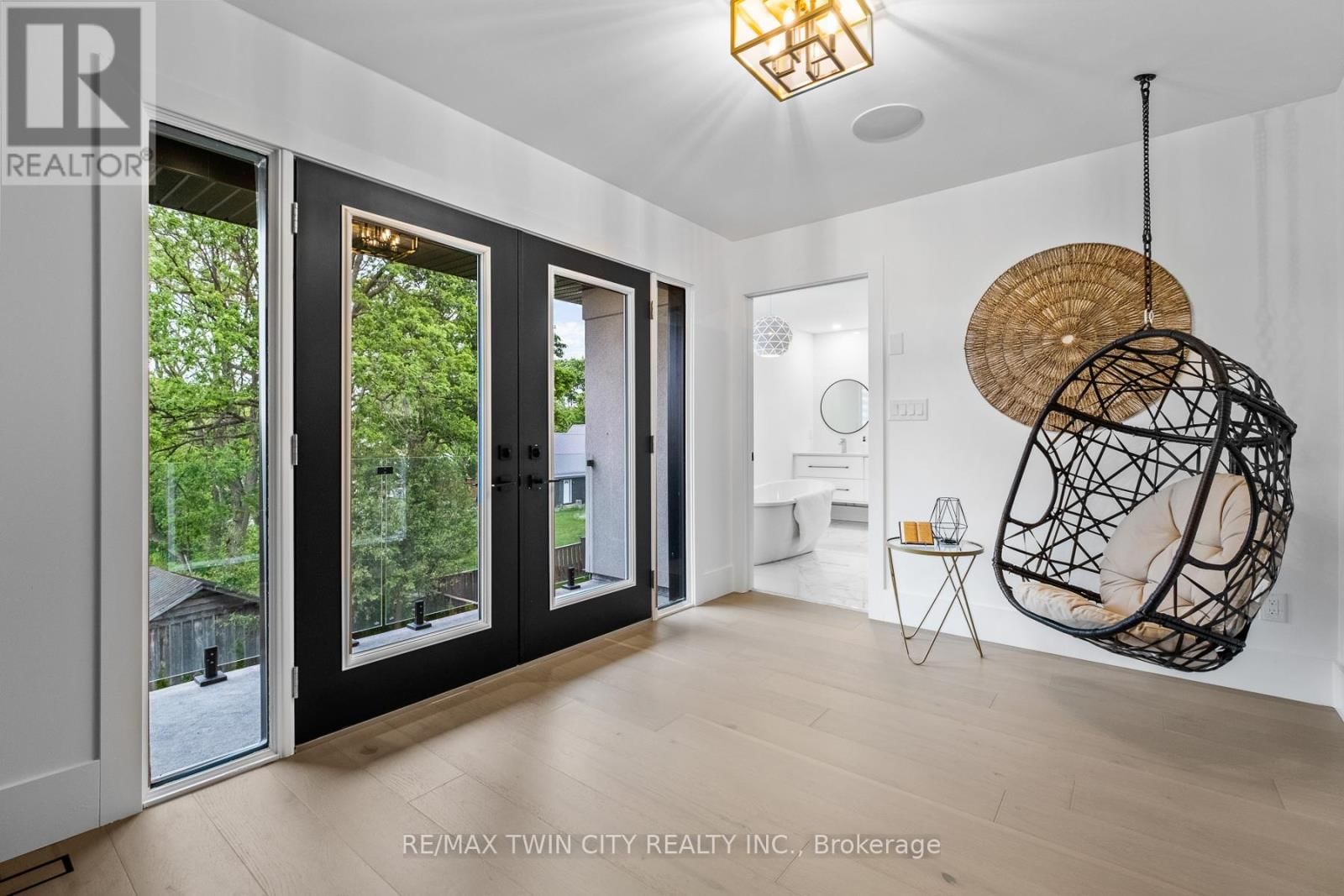 1207 QUEEN ST STREET NORTH Image 27