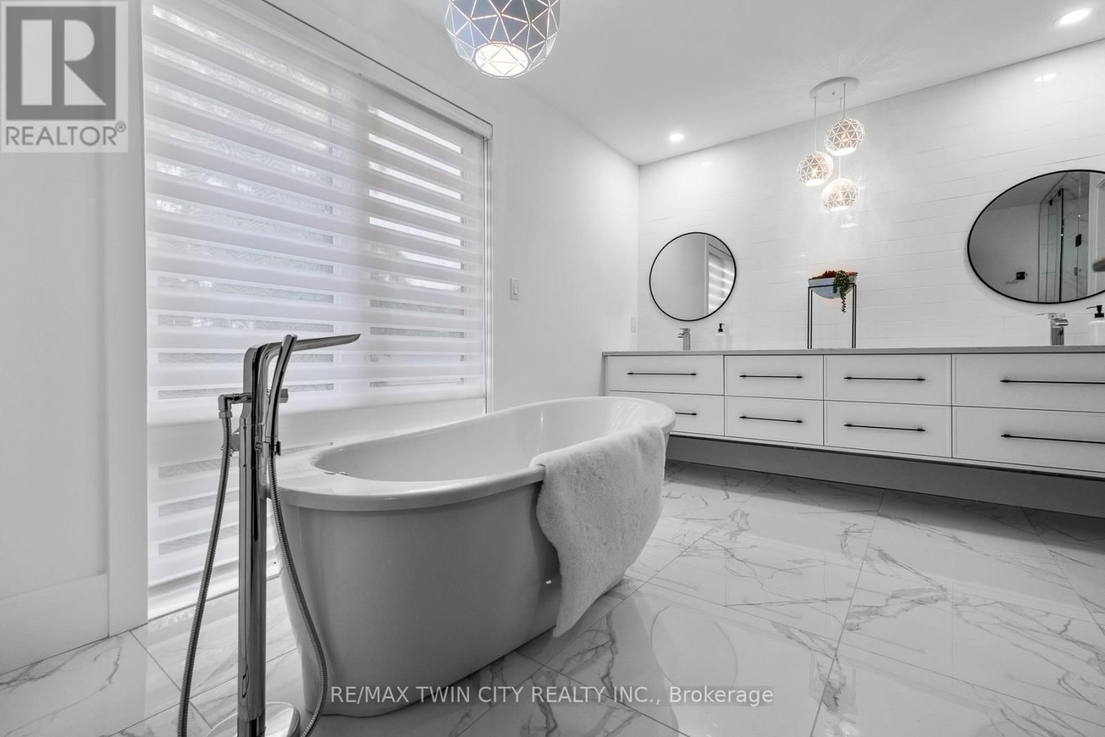 1207 QUEEN ST STREET NORTH Image 28